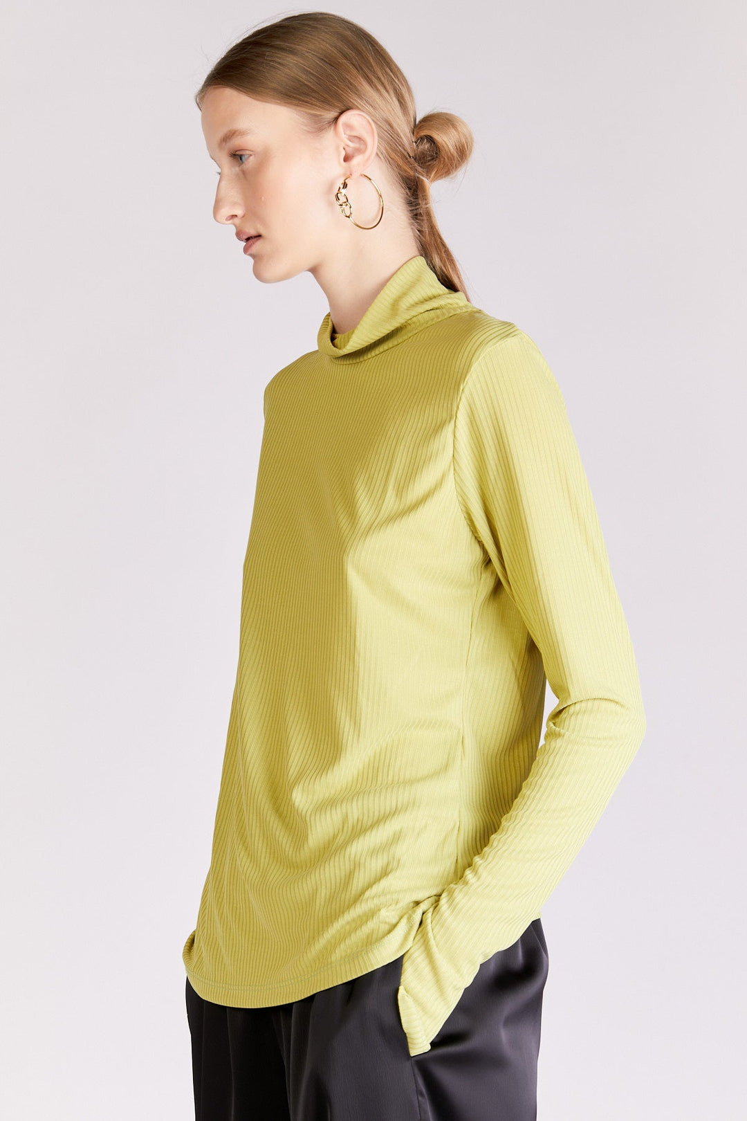 חולצת טכנו בצבע צהוב - Razili Studio