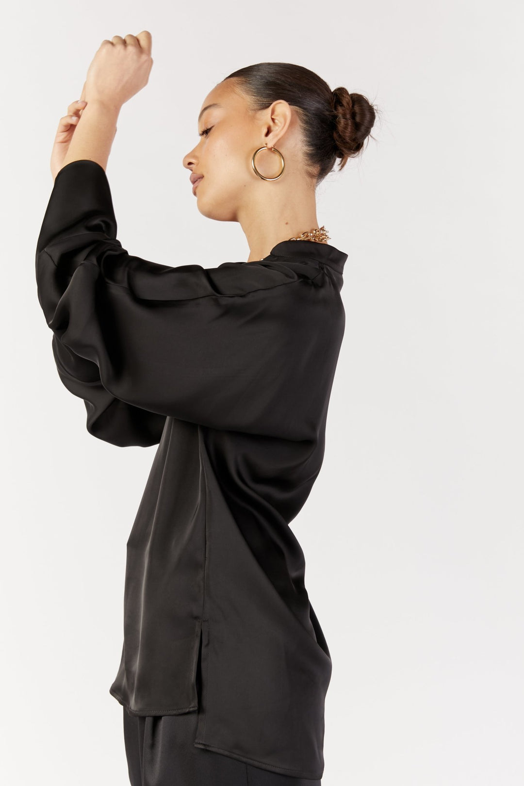 חולצת שירה שרוול ארוך בצבע שחור - Razili Studio