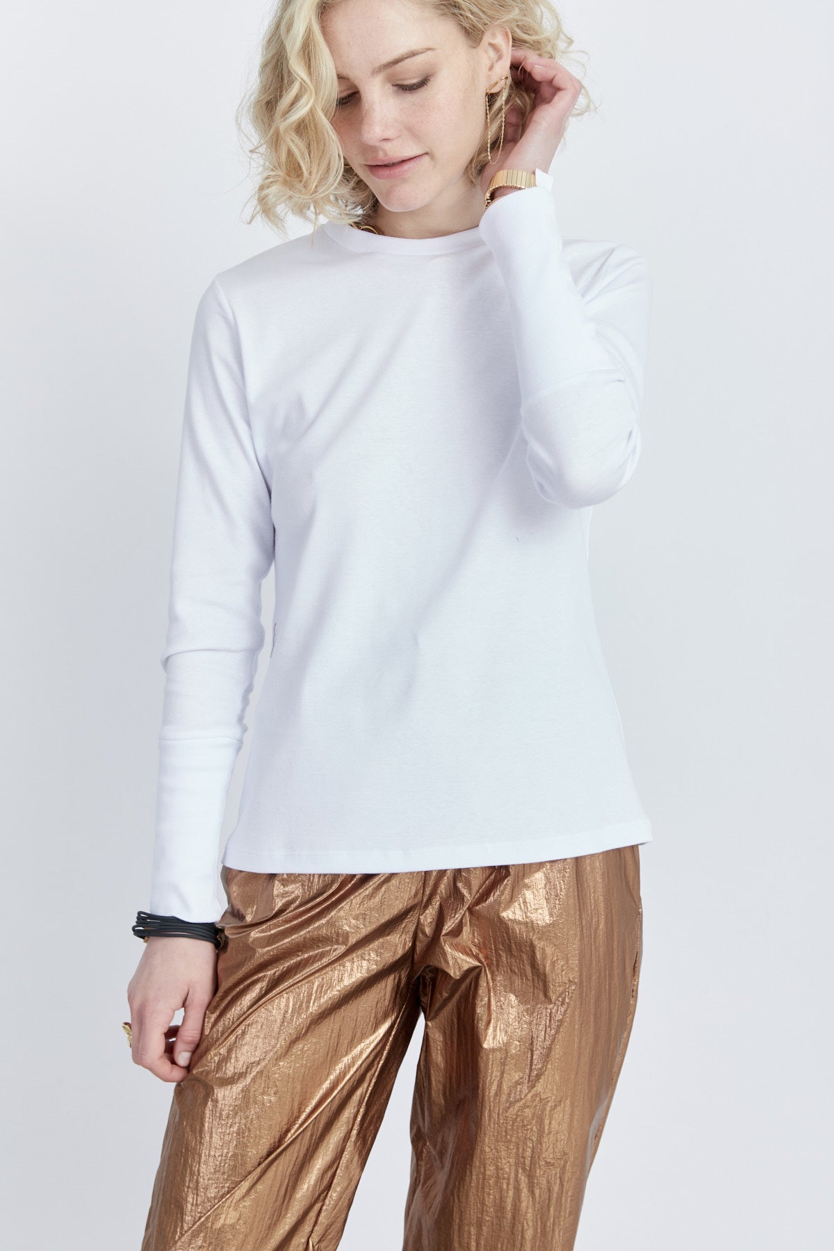 חולצת שרוולים ארוכים בצבע לבן - Razili Studio