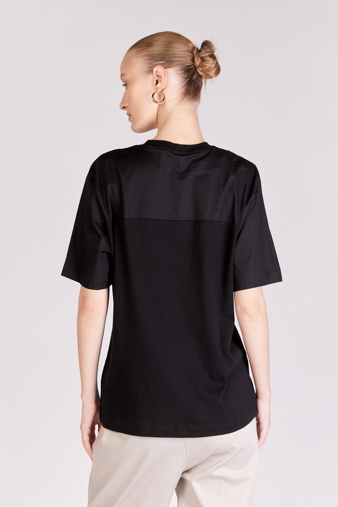 חולצת סייג' בצבע שחור - Razili Studio