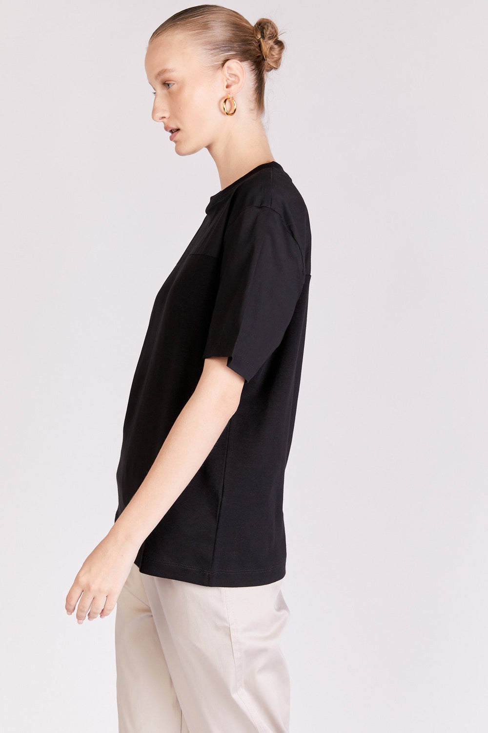 חולצת סייג' בצבע שחור - Razili Studio