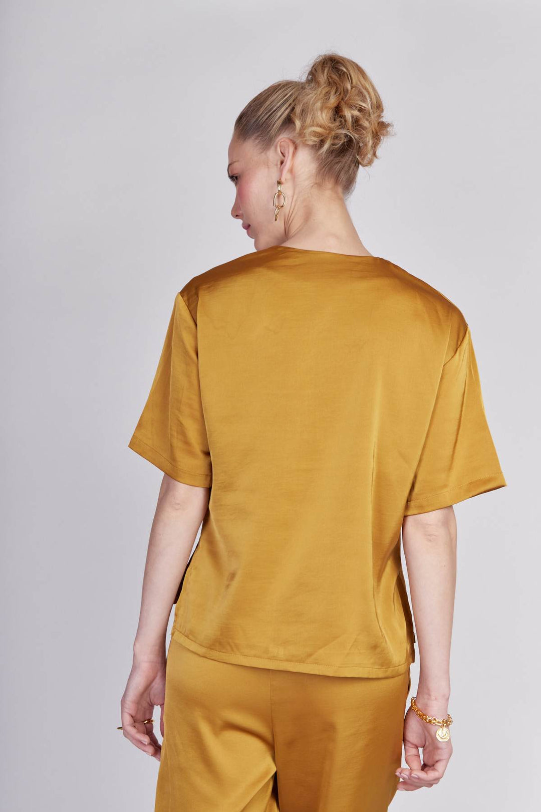 חולצת טורונטו בצבע חרדל - Razili Studio